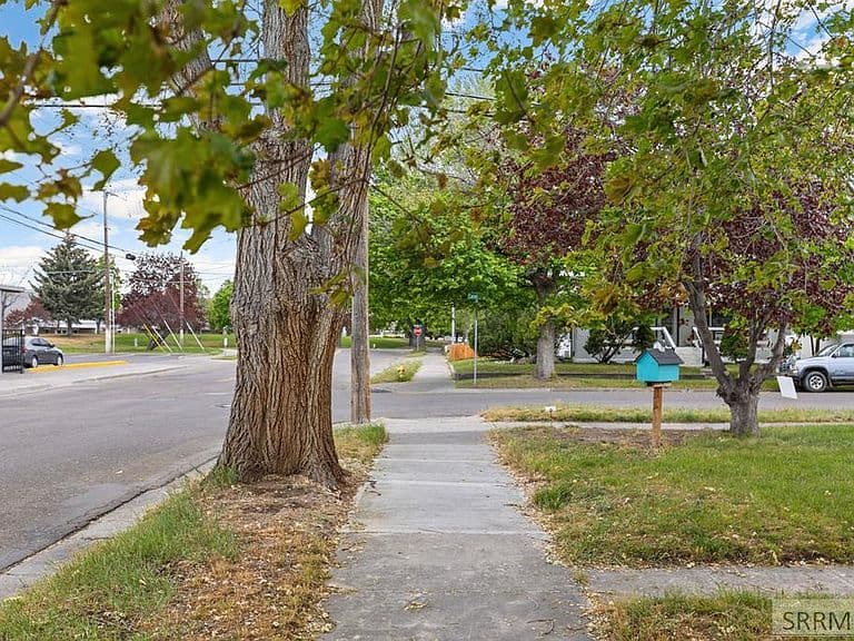 484 G St photo 3