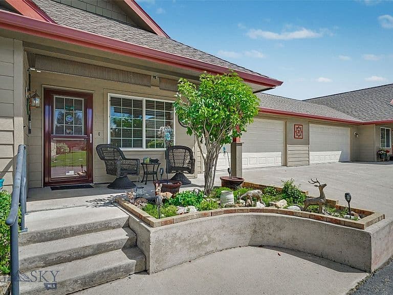 9 Eliza Dr Unit B photo 3