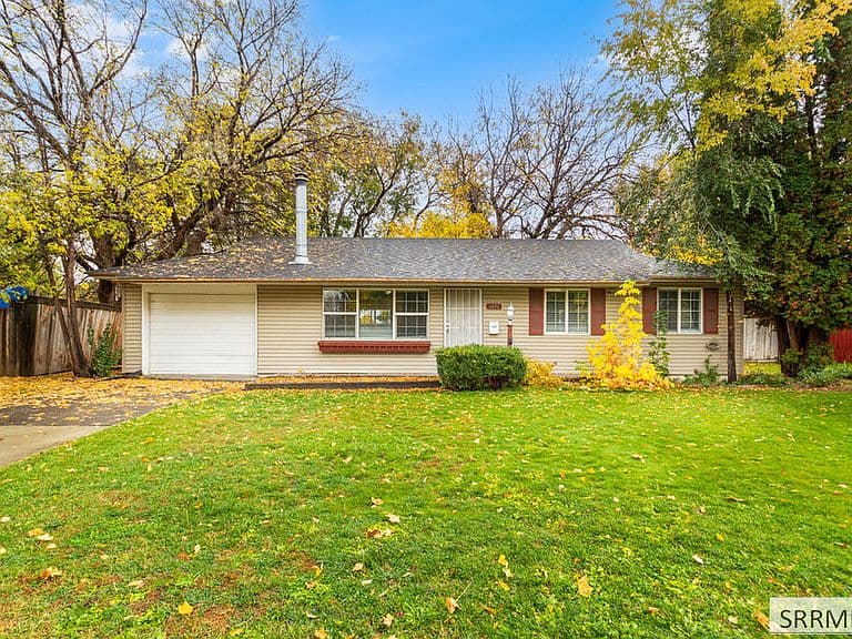 1571 Stanger Dr photo 1