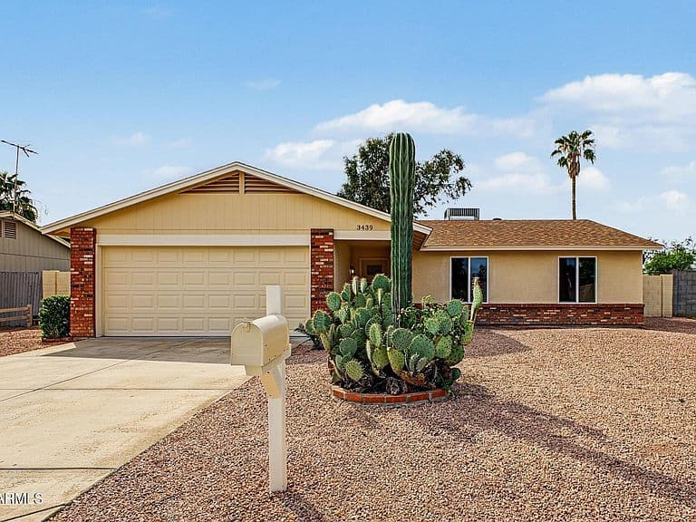 3439 E ANGELA Drive photo 1
