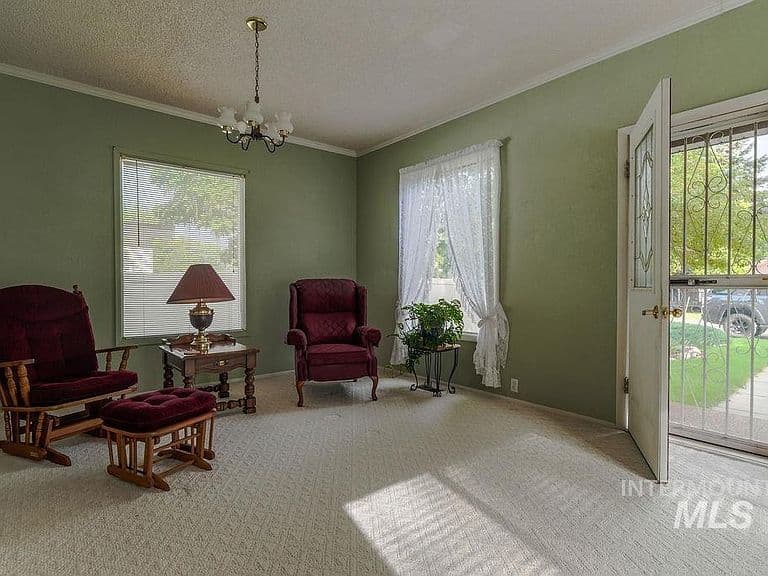 421 E Ave E photo 4