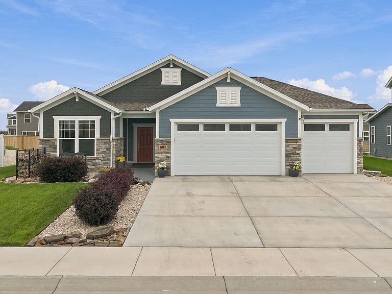 602 Solomon Ct photo 1