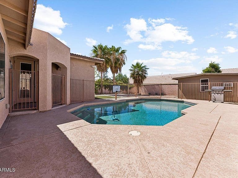 1432 W PARK Avenue photo 5