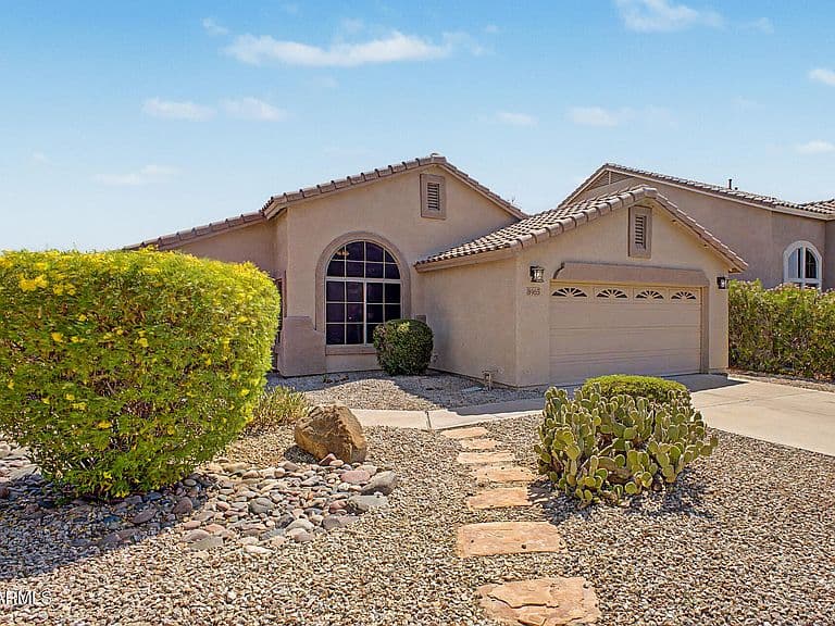 8965 E HILLVIEW Street photo 4