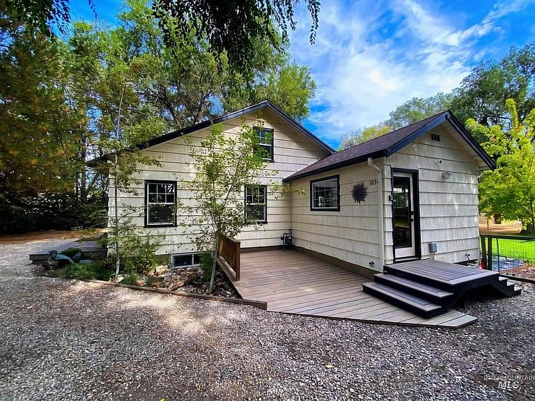 1034 Maurice St photo 1