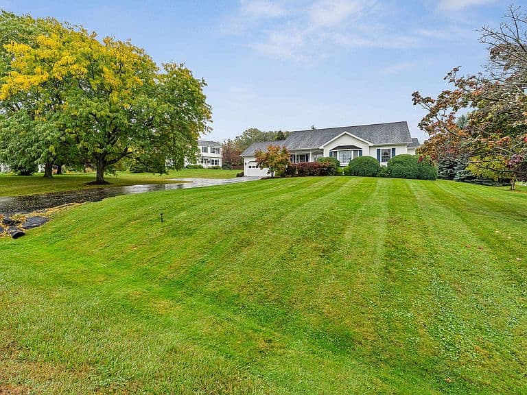 16 Summit Place photo 2
