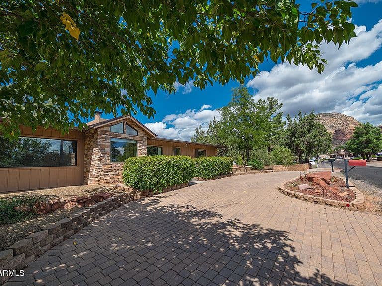 55 THUNDERBIRD Drive photo 4