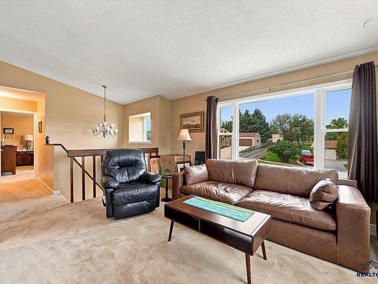 2706 Tomahawk Dr photo 3