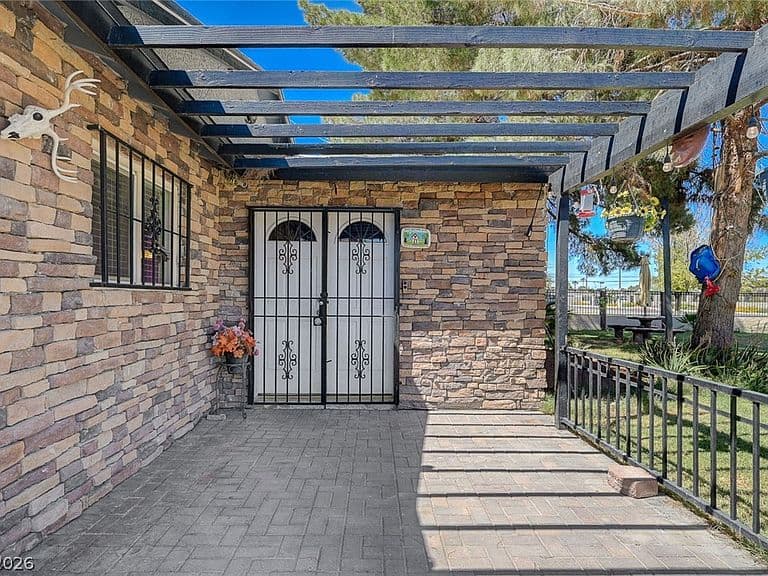 1555 Bledsoe Ln photo 1
