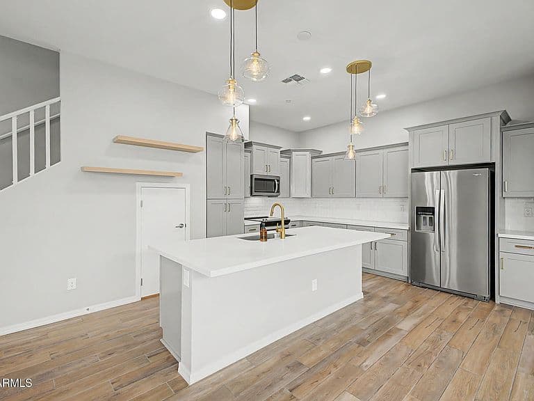 2442 E LARK Street photo 5
