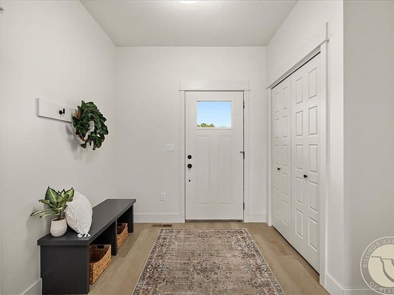 608 N Great Northern photo 3