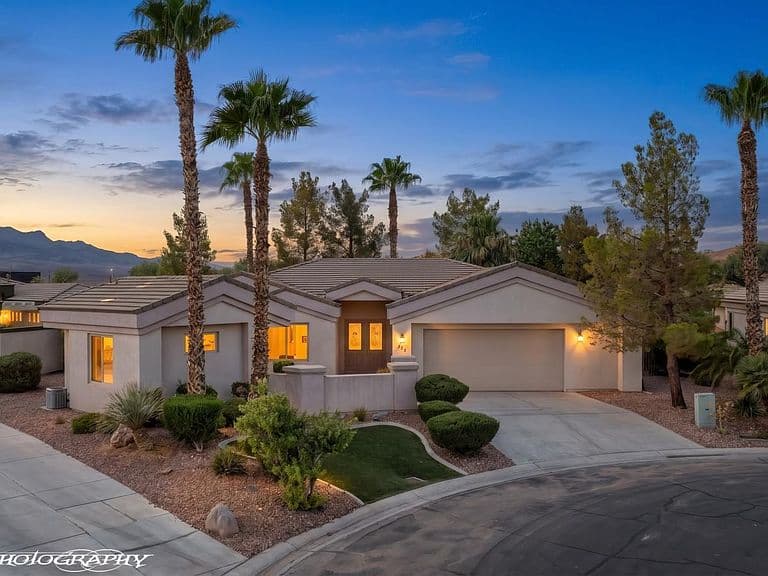 425 Greens Way photo 2