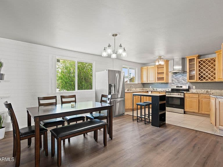 5802 N 61st Dr photo 2