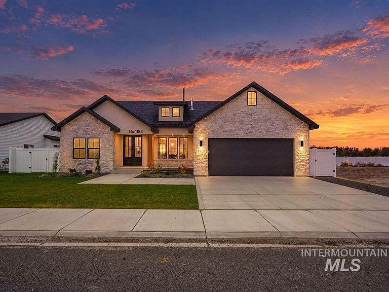 1183 Magic Rd photo 1