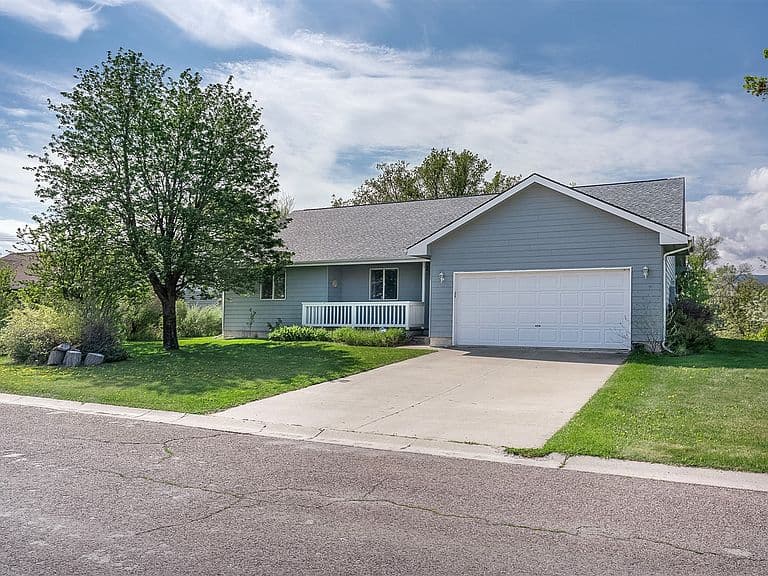 108 Russell Dr photo 2