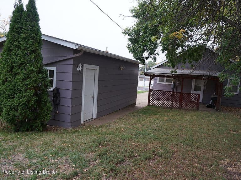 620 Sims St photo 4