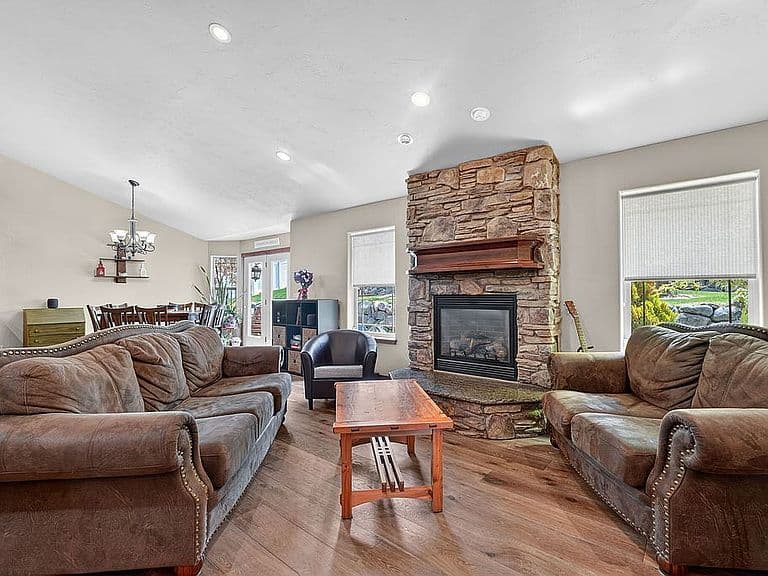 1575 Huntington Dr photo 5