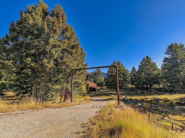 2612 Highway 296 photo 2