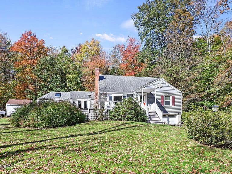 961 River Rd photo 2