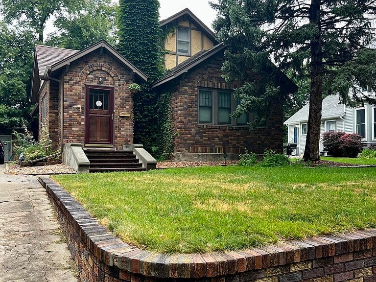 333 N Grand Ave photo 2