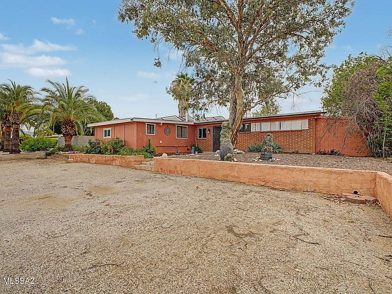 7114 E Sylvane Dr photo 3