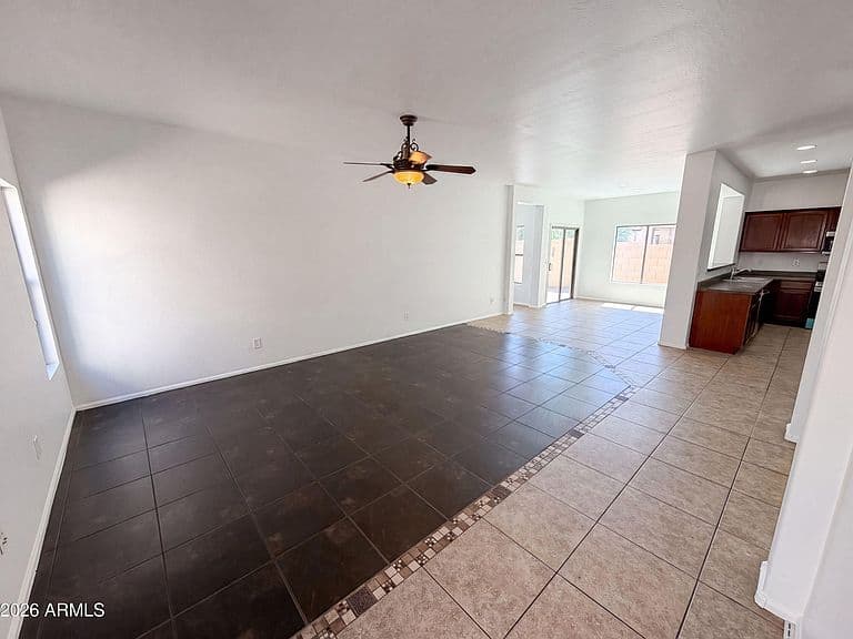 934 E OVERLIN Lane photo 3