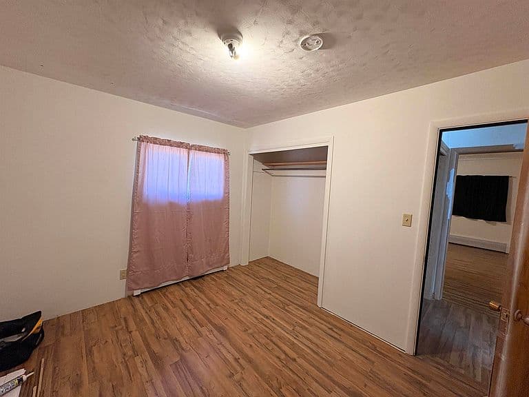 202 S 1st Ave photo 5