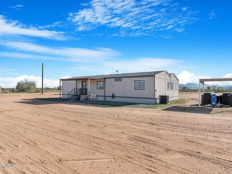 53925 W Stallion Rd photo 4