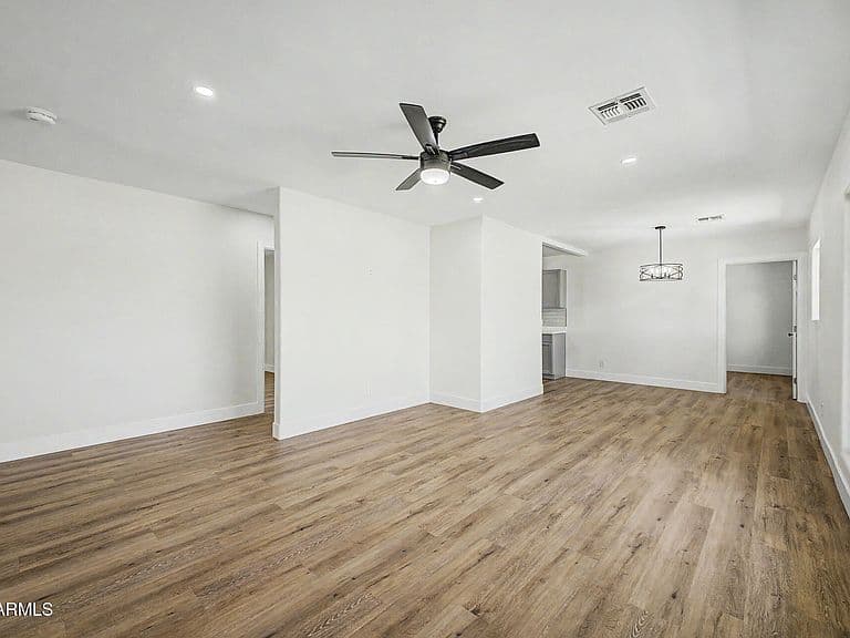 1147 E FLYNN Lane photo 4