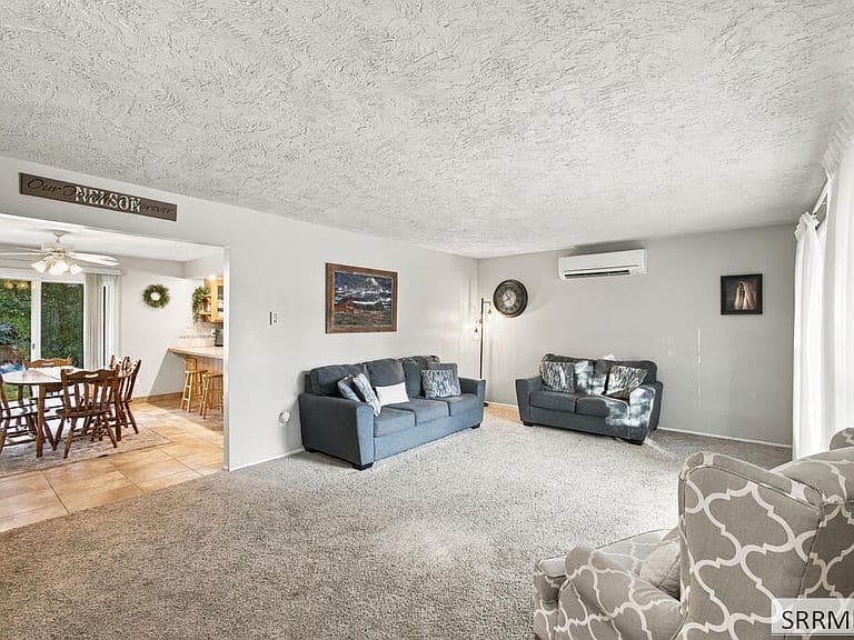 650 Brentwood Cir photo 2