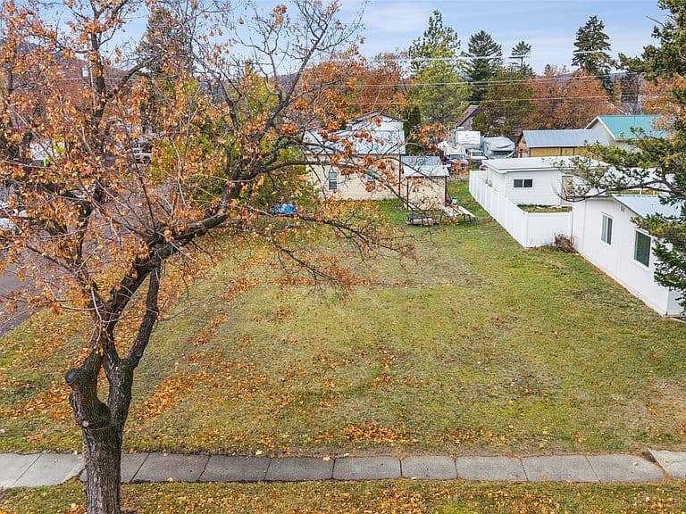 446 7th Ave W photo 4