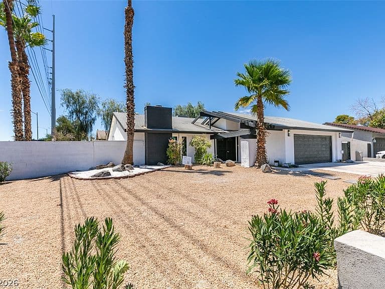 2389 E Reno Ave photo 2