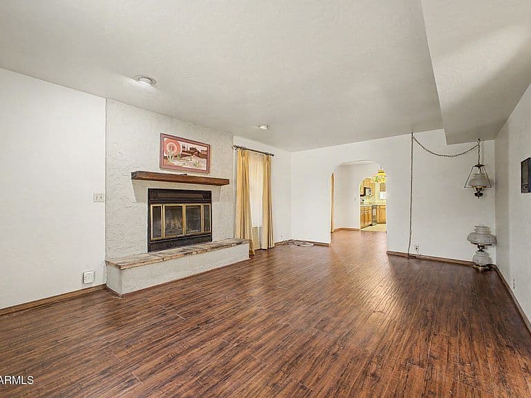 8230 E MCDOWELL Road photo 5
