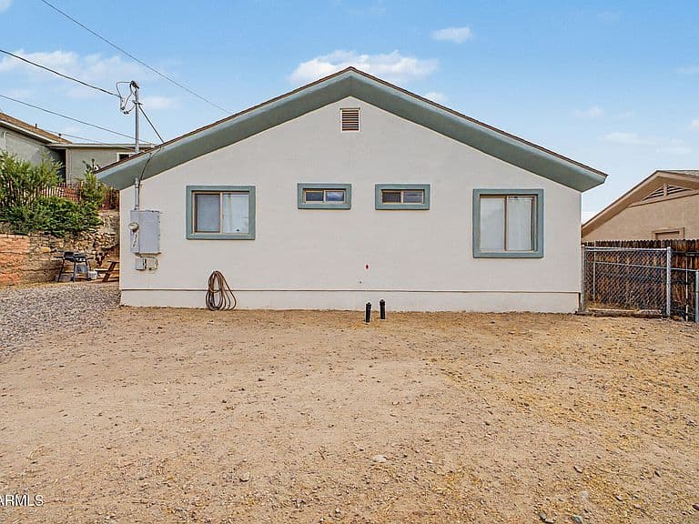 539 N MADISON Street photo 3