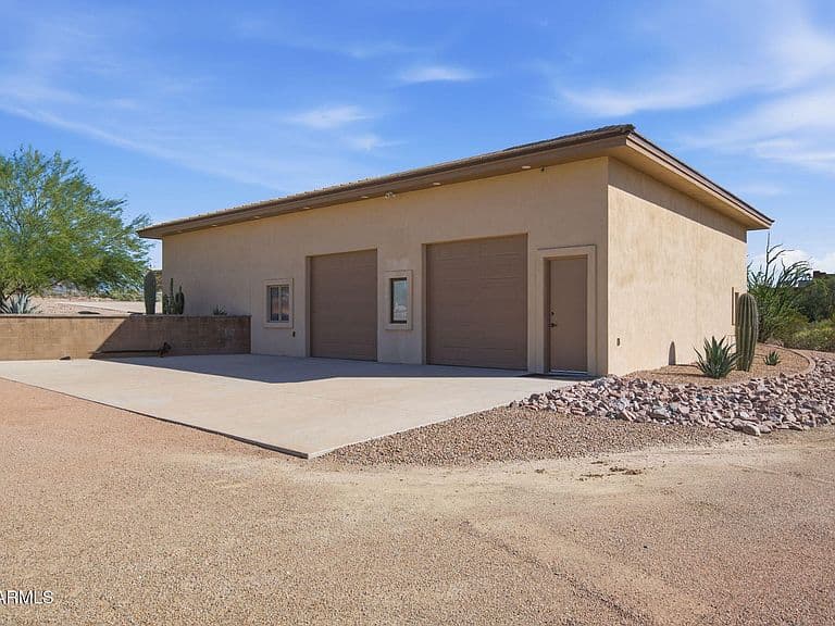 1532 N ROADRUNNER Road photo 3