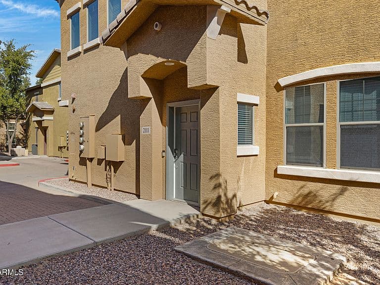 15240 N 142ND Avenue #2111 photo 2