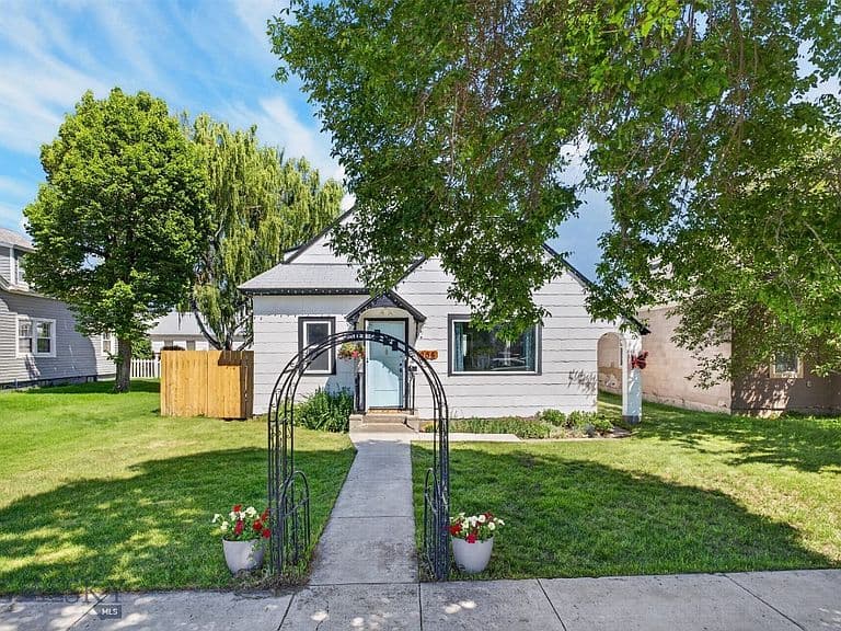 205 4th St photo 1