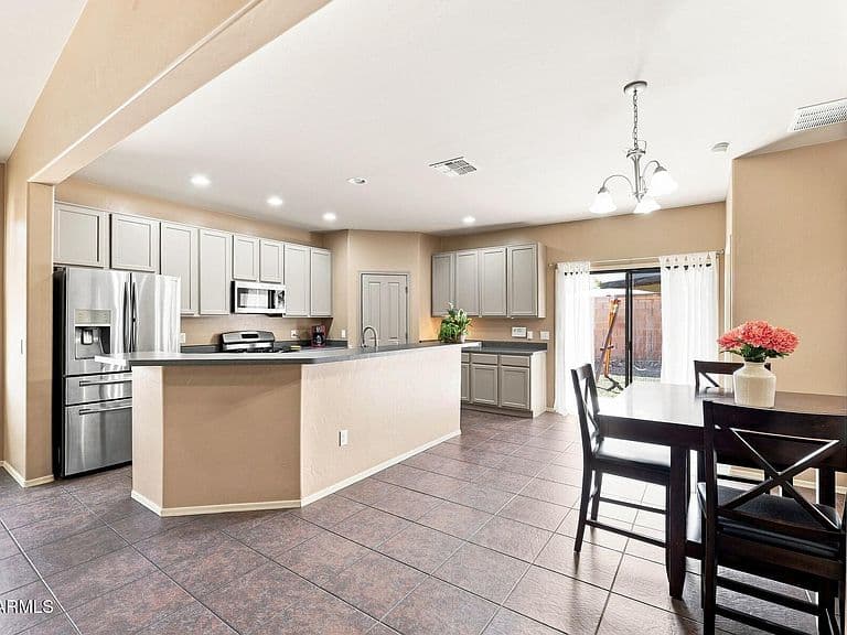 1014 PRESTON Street photo 1
