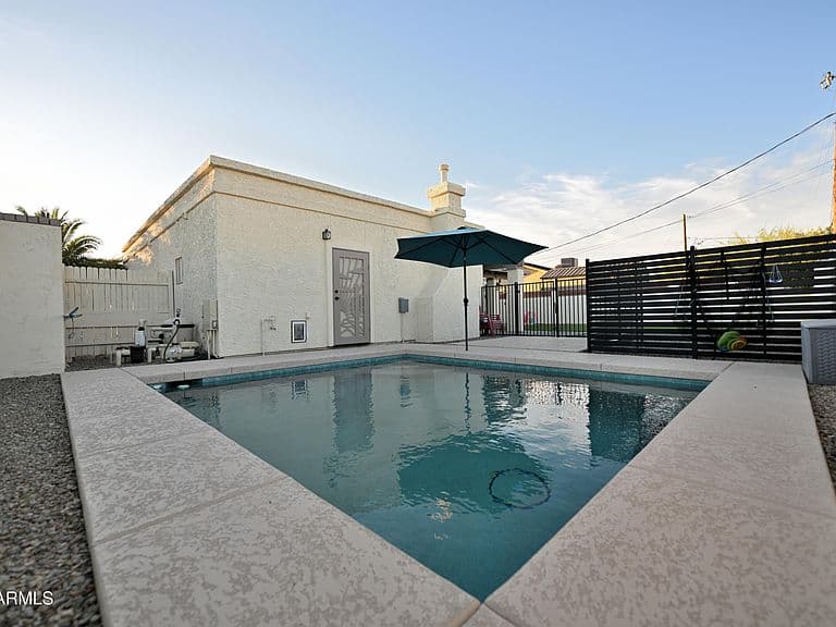 5557 S ALAMEDA Road photo 1