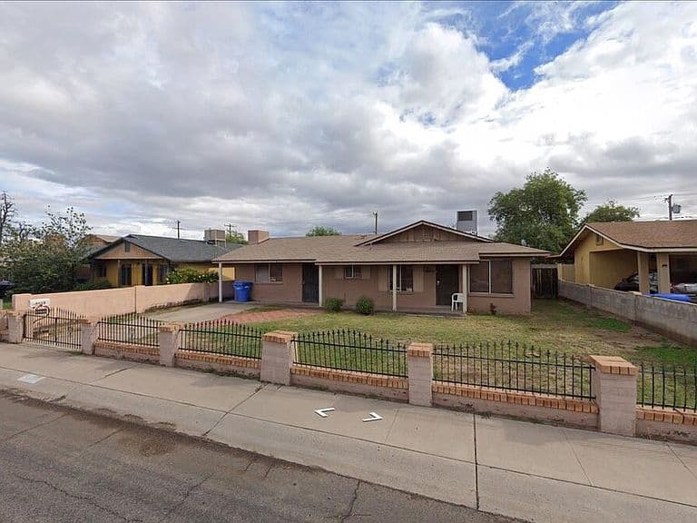 6815 S 7TH Avenue photo 1