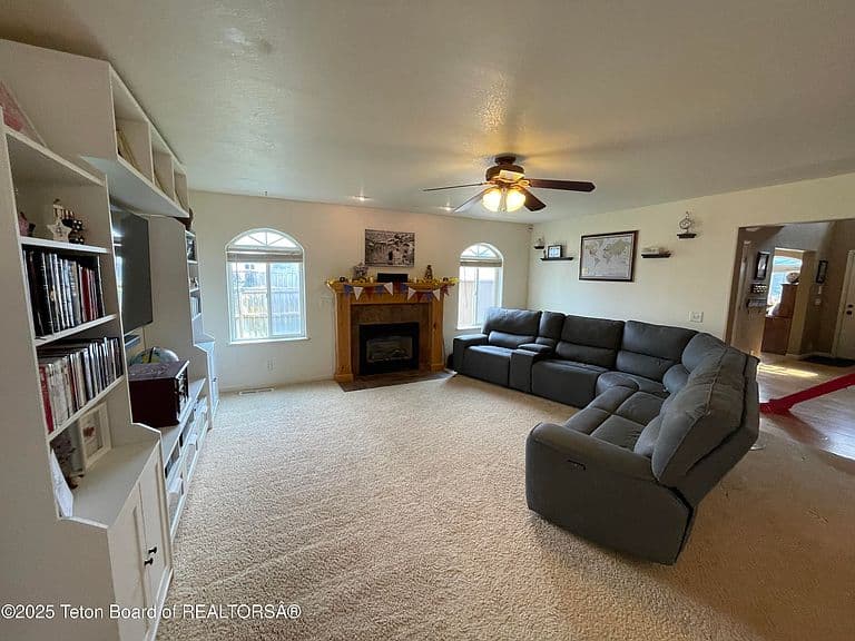 417 Grizzly Rd photo 3