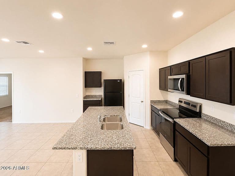 35385 W SAN ALVAREZ Avenue photo 4