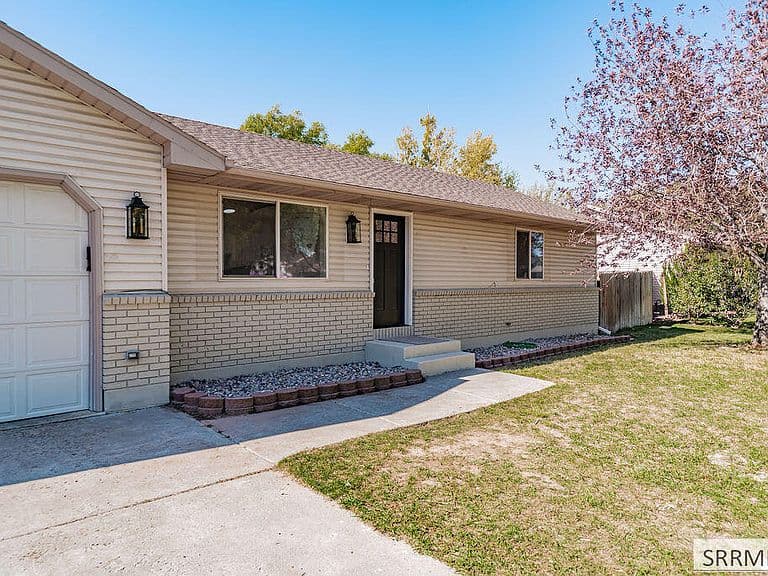 2901 Bliss Dr photo 2