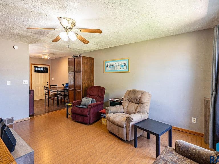 513 Superior Ave photo 4