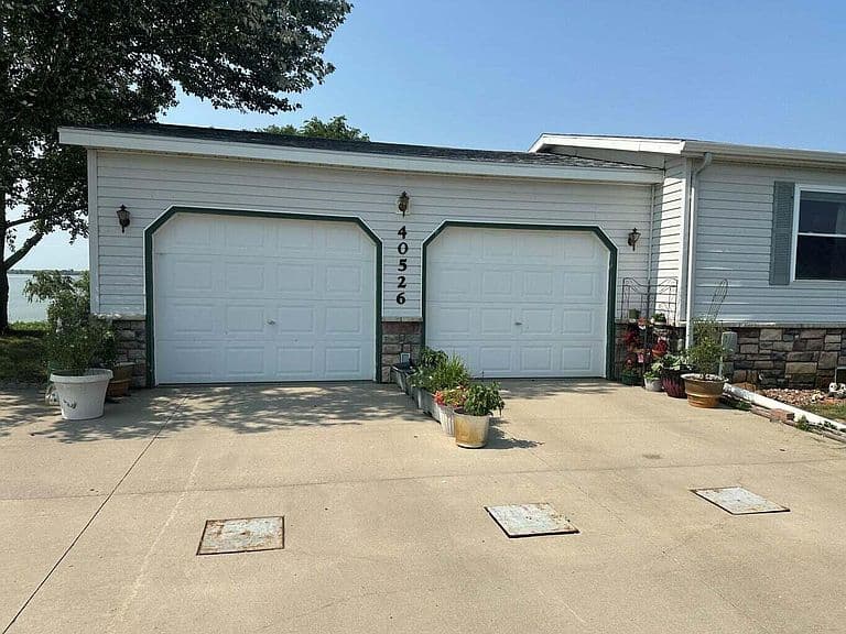40526 S Shore Rd photo 2