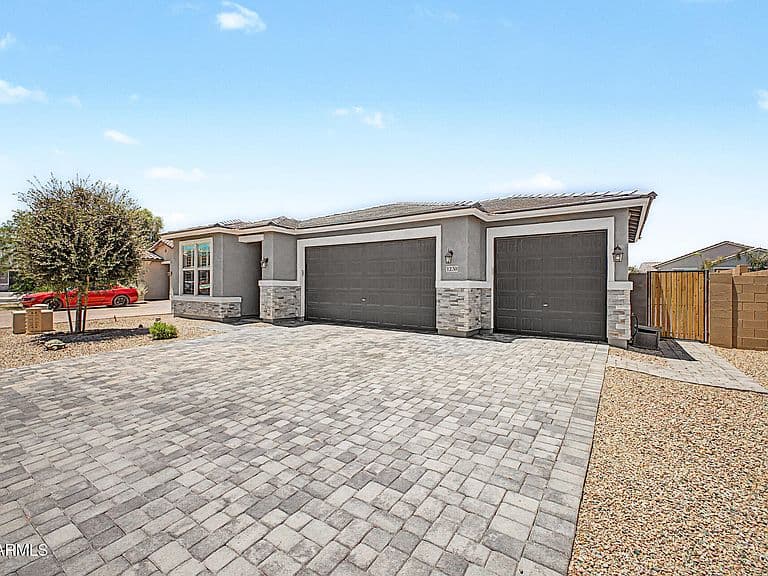 1230 E GABRILLA Drive photo 1