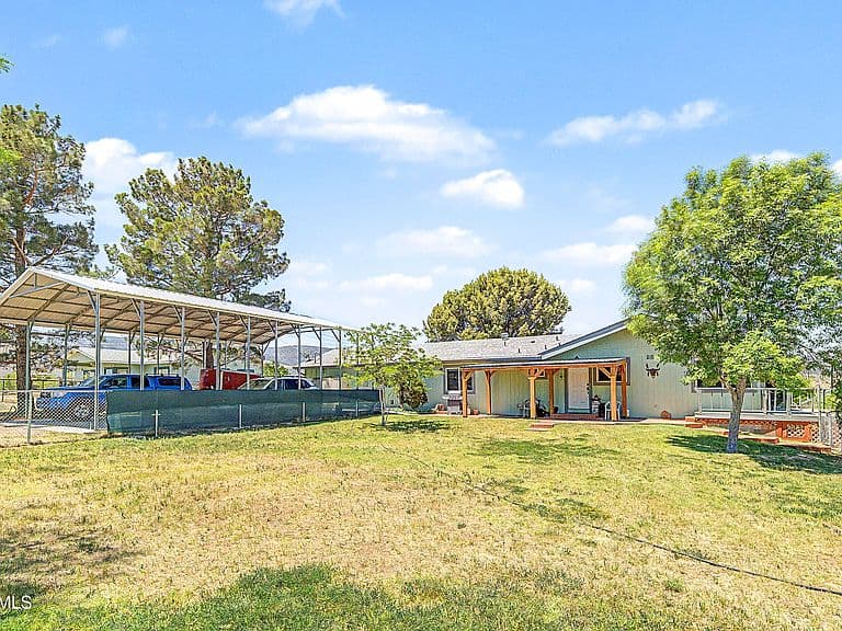 633 OASIS Road photo 2