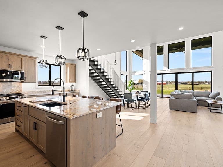 111 Freedom Way photo 1