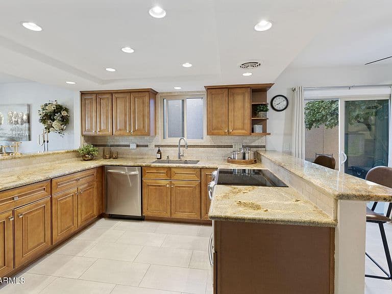 10310 E SILVERTREE Court photo 3