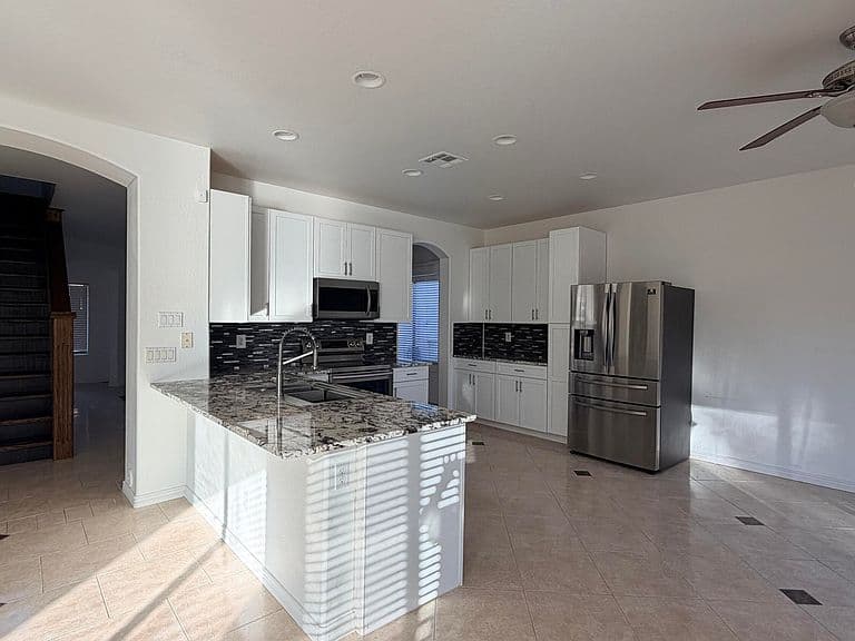 46159 W AMSTERDAM Road photo 2
